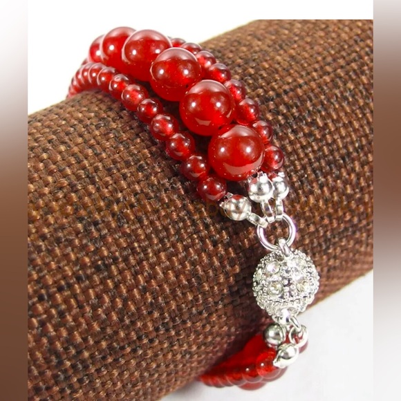 RED JADE 3 STRING BRACELET - Picture 2 of 9